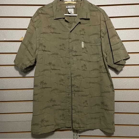 Men’s Columbia Short Sleeve Button Up Shirt XL River Lodge Fish Palm Trees EUC - Picture 1 of 6